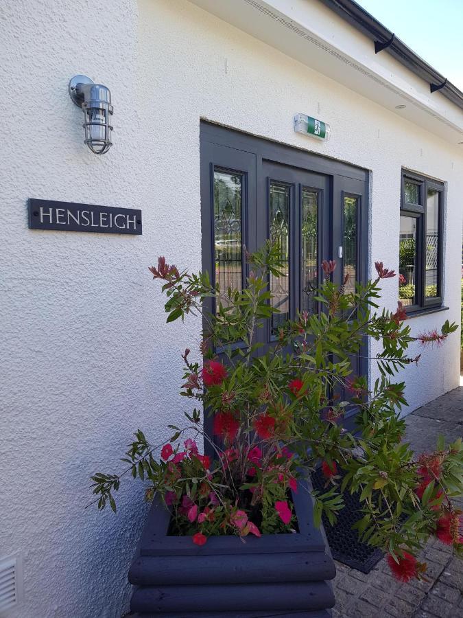 Bed and Breakfast Hensleigh House Чармут Экстерьер фото